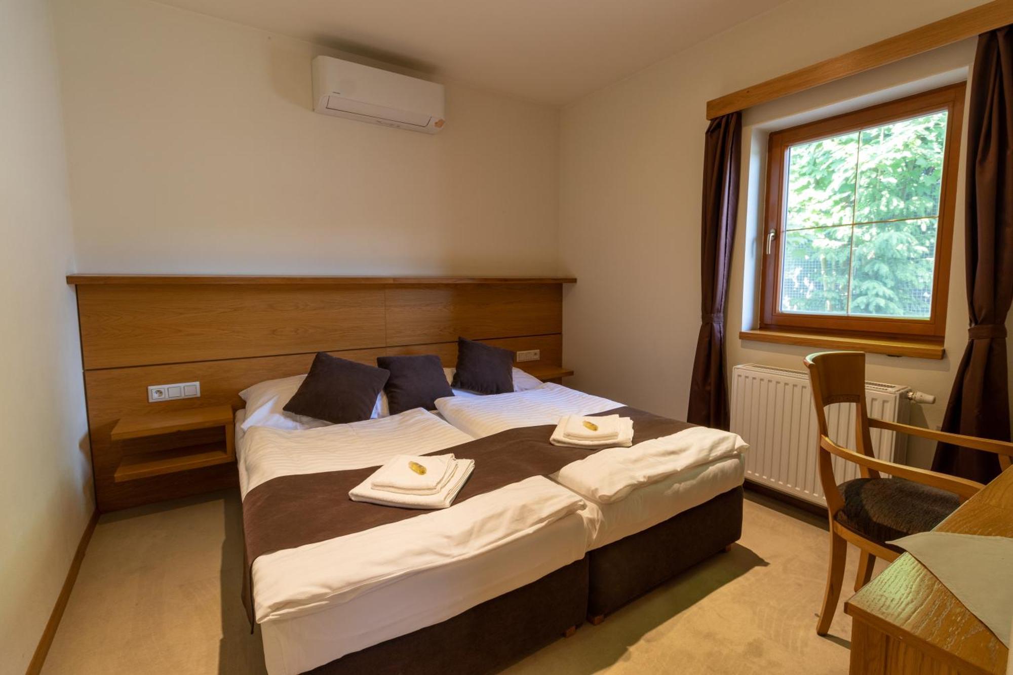 Hotel Resort Lovecka Basta Страконіце Екстер'єр фото