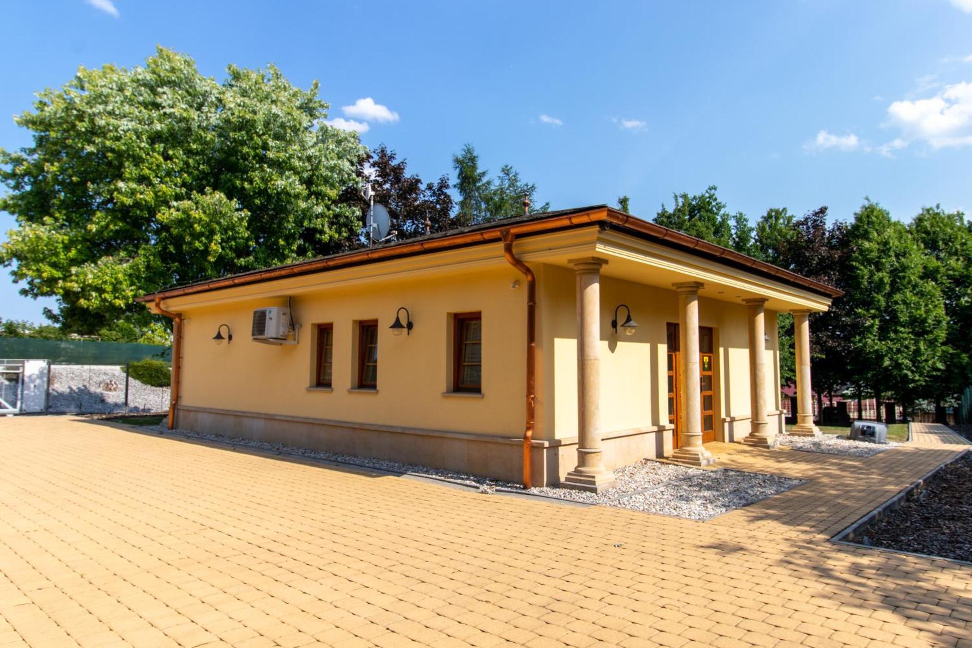 Hotel Resort Lovecka Basta Страконіце Екстер'єр фото