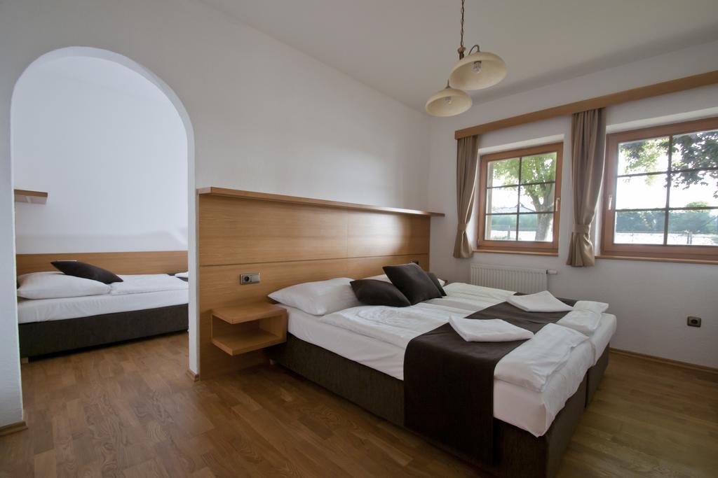 Hotel Resort Lovecka Basta Страконіце Екстер'єр фото